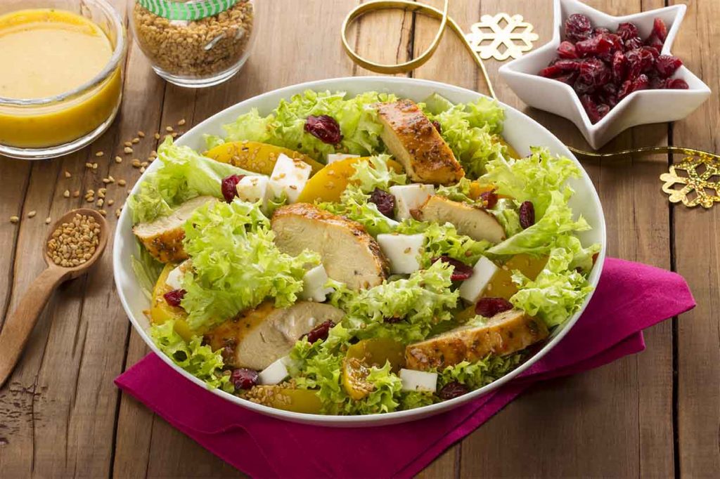 ensalada con pollo y arándanos