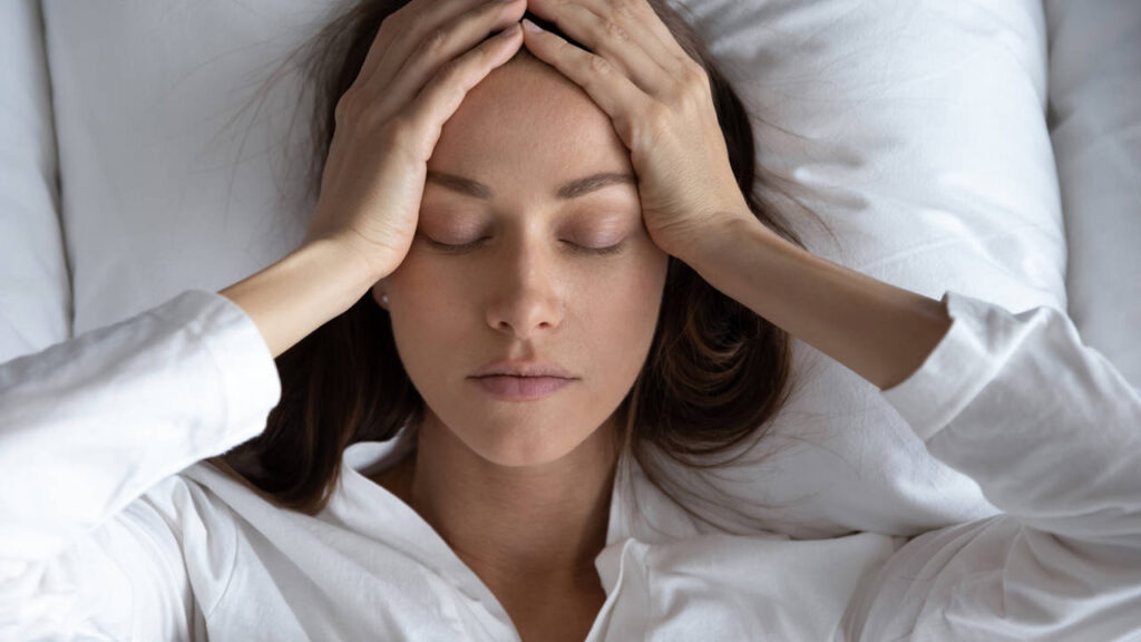 Mujer con migraña