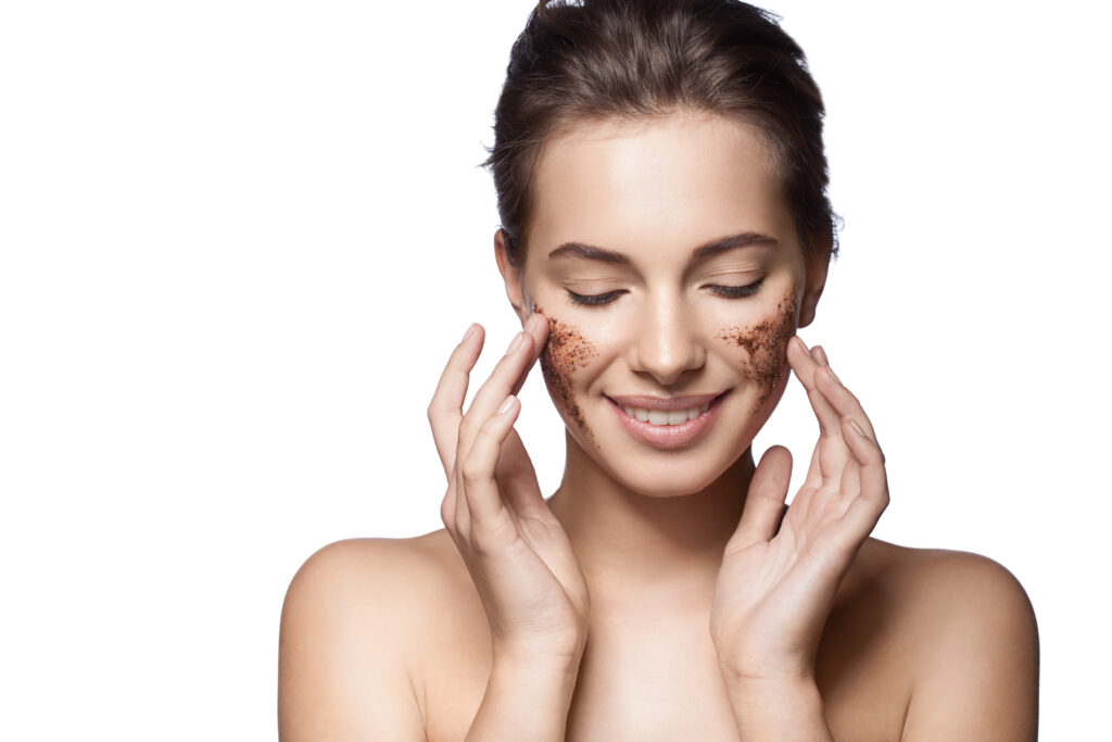 Mujer con exfoliación en el rostro