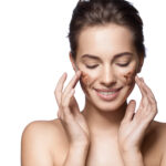 Mujer con exfoliación en el rostro