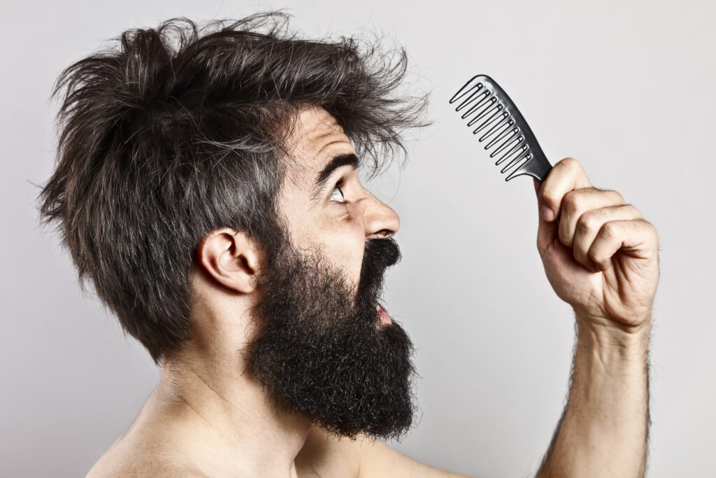Hombre con caída del cabello